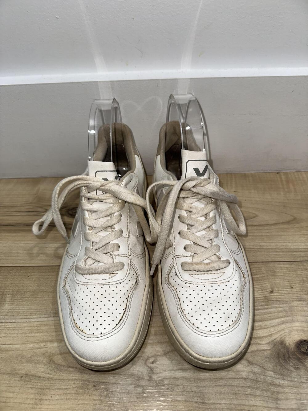 Veja Shoes Womens Size 7 White Leather Low Top Lace Up Sneakers Brazil Casual